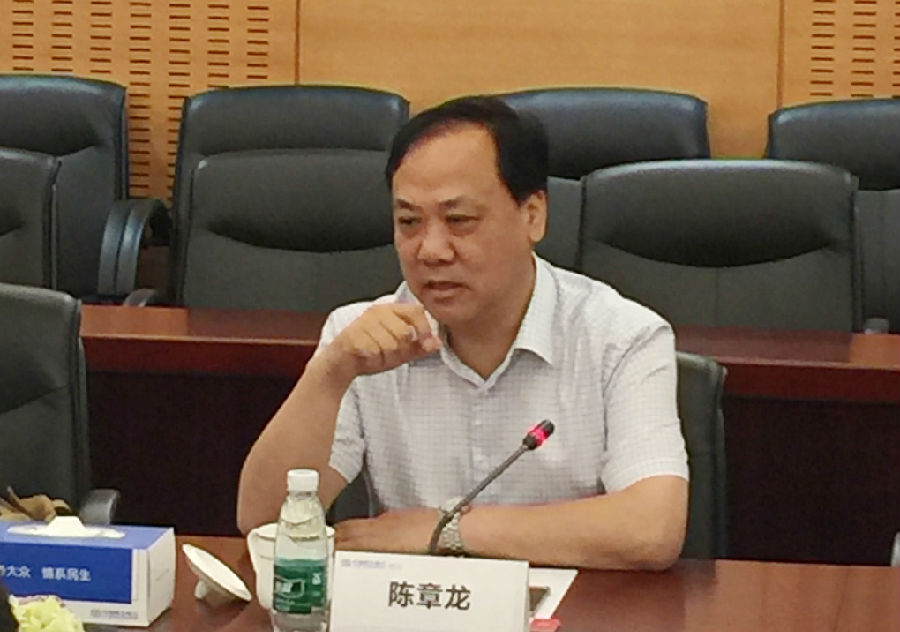 03女性抹胸开襟哺乳衣的注意事项党委书记陈章龙讲话.jpg